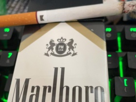 万宝路(硬黑金100S美版)