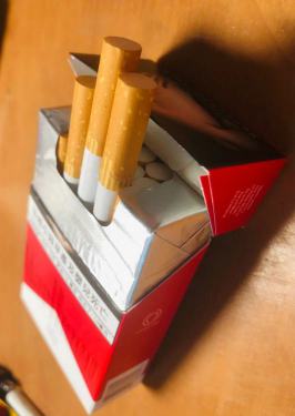 万宝路(硬红澳门免税版)