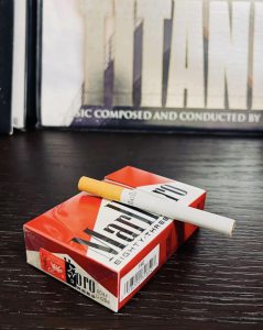 万宝路(美产83S硬红加税版)相册 