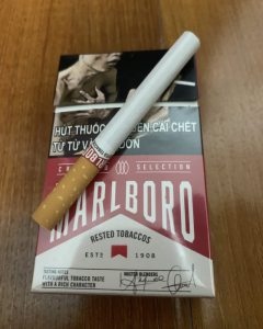 万宝路(硬红越南签名版)