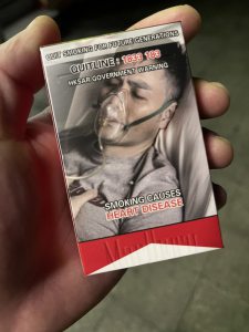 万宝路(硬红香港免税版)