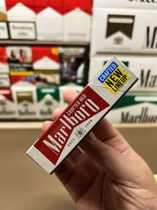 万宝路(硬红香港免税版)