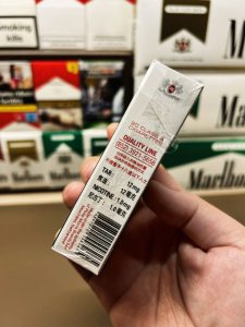 万宝路(硬红香港免税版)