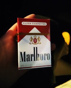 万宝路(硬红美短美税版)