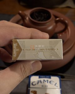 万宝路(白金香港免税版)
